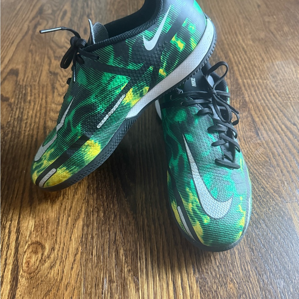 Nike Jr Phantom GT2 (DM0749-003) Indoor Soccer Shoes Black/Green, 6y